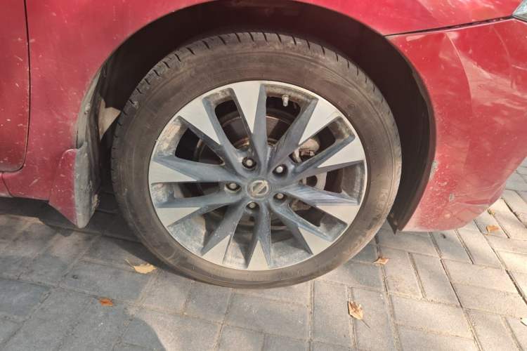 Used Nissan Lannia 2016 1.6L CVT Smart Cool Edition Right Front Wheel Hub