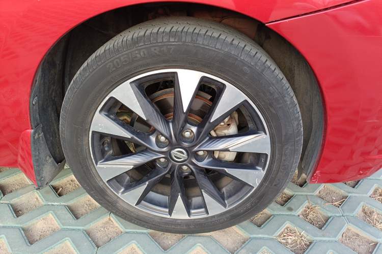 Used Nissan Lannia 2016 1.6L CVT Smart Cool Edition Right Front Wheel Hub