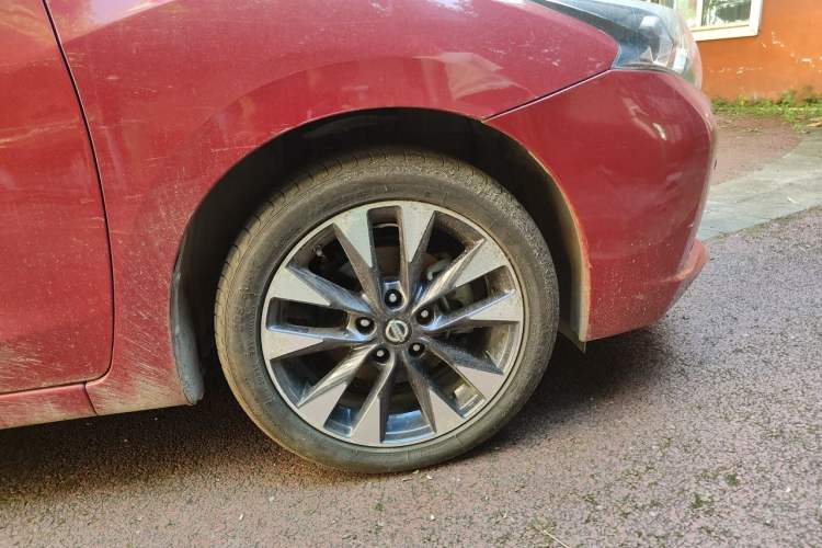 Used Nissan Lannia 2016 1.6L CVT Smart Cool Edition Right Front Wheel Hub