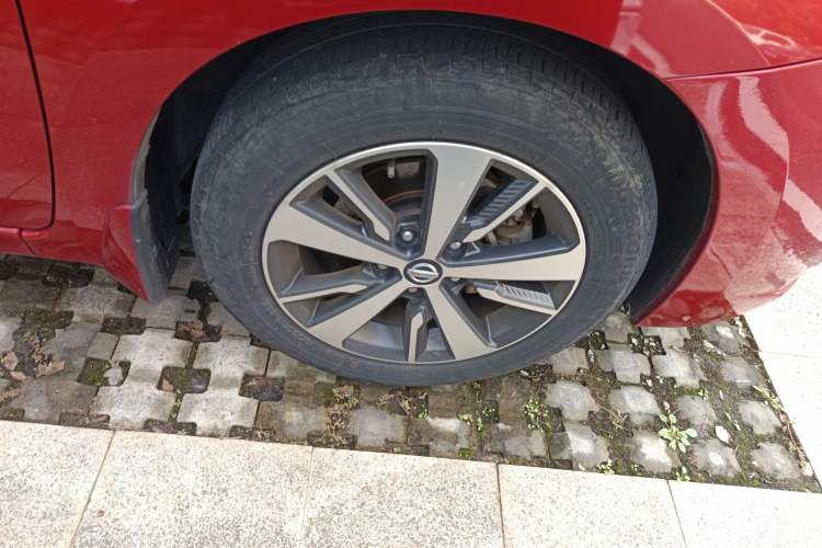 Used Nissan Lannia 2016 1.6L CVT Cool Edition Right Front Wheel Hub