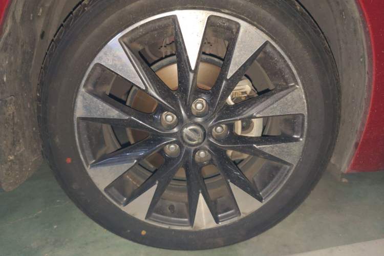 Used Nissan Lannia 2016 1.6L CVT Smart Cool Edition Right Front Wheel Hub