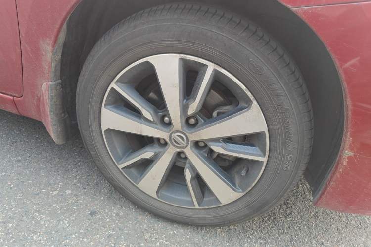 Used Nissan Lannia 2016 1.6L Manual Cool Edition Right Front Wheel Hub