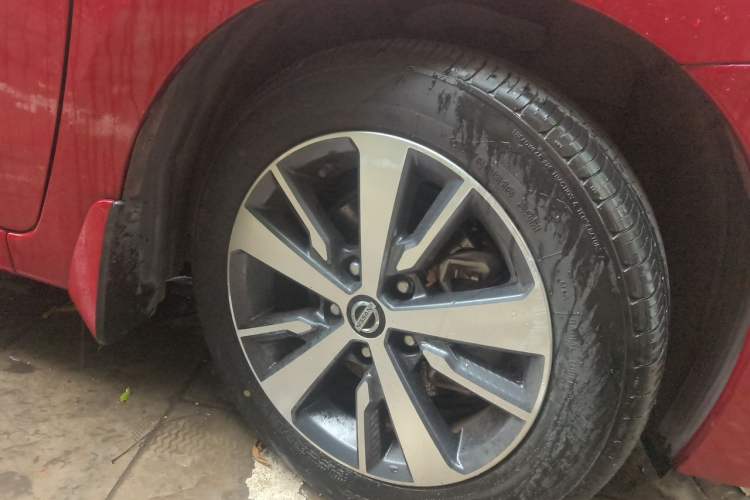 Used Nissan Lannia 2016 1.6L CVT Cool Edition Right Front Wheel Hub