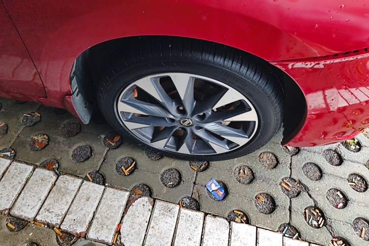 Used Nissan Lannia 2016 1.6L CVT Smart Cool Edition Right Front Wheel Hub