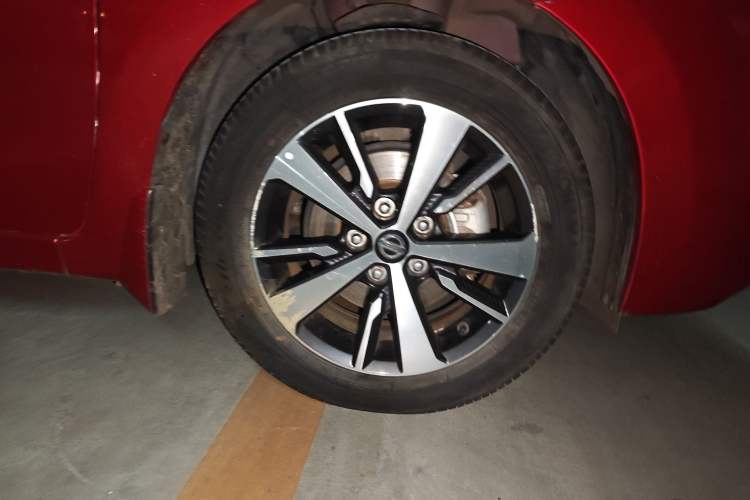 Used Nissan Lannia 2016 1.6L Manual Cool Edition Right Front Wheel Hub