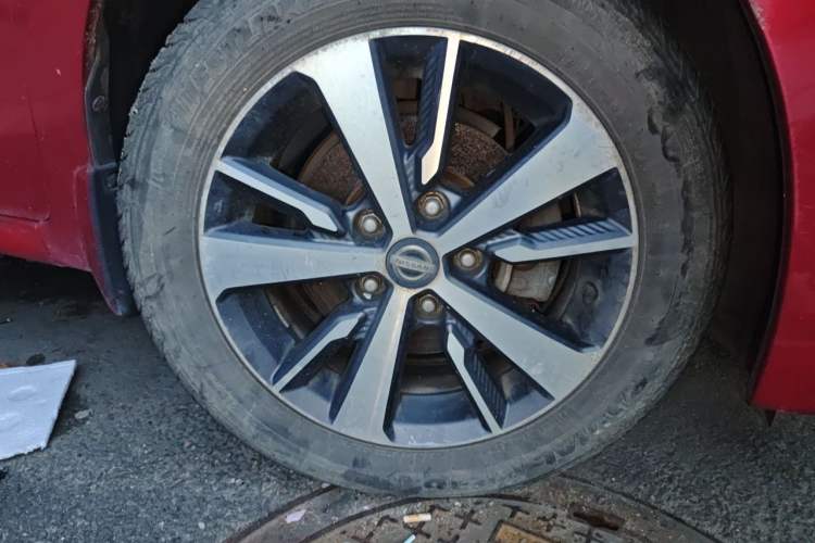 Used Nissan Lannia 2016 1.6L CVT Cool Edition Right Front Wheel Hub