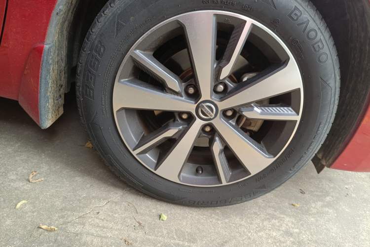 Used Nissan Lannia 2016 1.6L CVT Cool Edition Right Front Wheel Hub