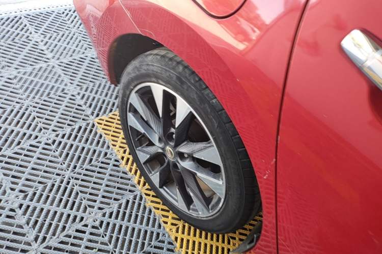 Used Nissan Lannia 2016 1.6L CVT Smart Cool Edition Right Rear Wheel Hub