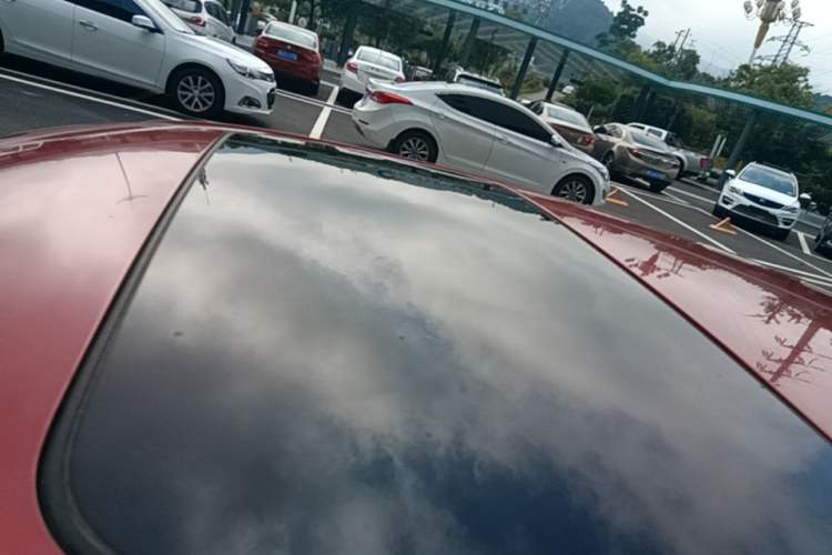Used Nissan Lannia 2016 1.6L CVT Smart Cool Edition Roof