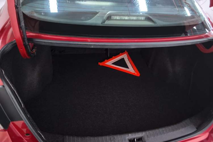 Used Nissan Lannia 2016 1.6L CVT Cool Edition Trunk