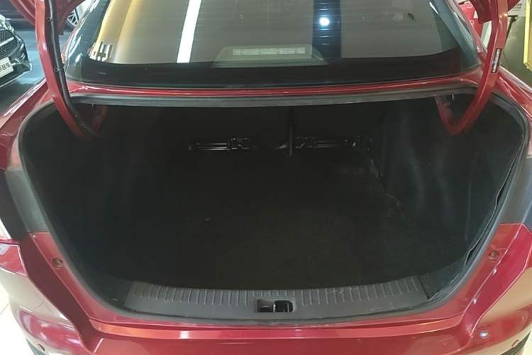 Used Nissan Lannia 2016 1.6L CVT Cool Edition Trunk