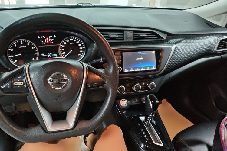 Used Nissan Lannia 2016 1.6L CVT Smart Cool Edition Center Console