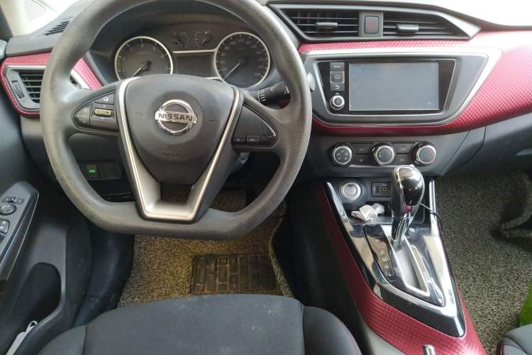 Used Nissan Lannia 2016 1.6L CVT Smart Cool Edition Center Console