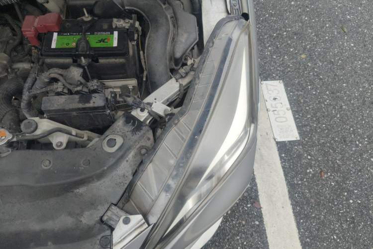 Used Nissan Lannia 2016 1.6L CVT Smart Cool Edition Engine Bay Left