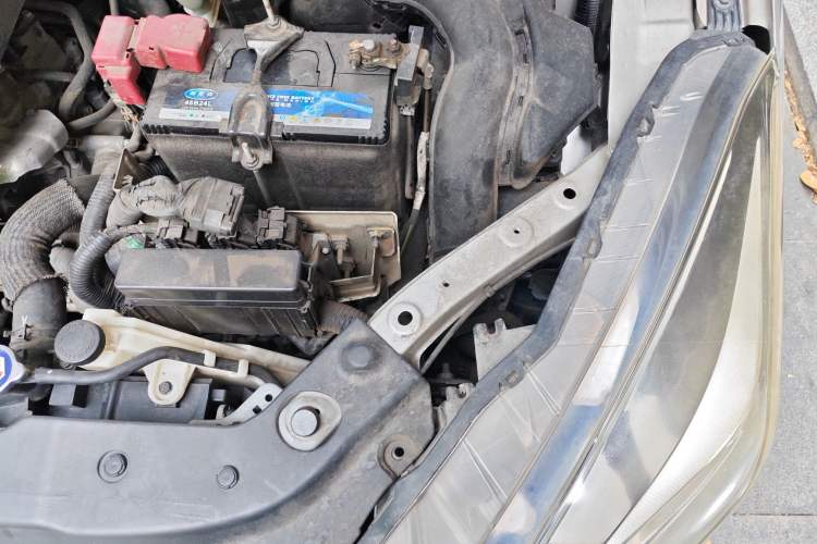Used Nissan Lannia 2016 1.6L CVT Smart Cool Edition Engine Bay Left