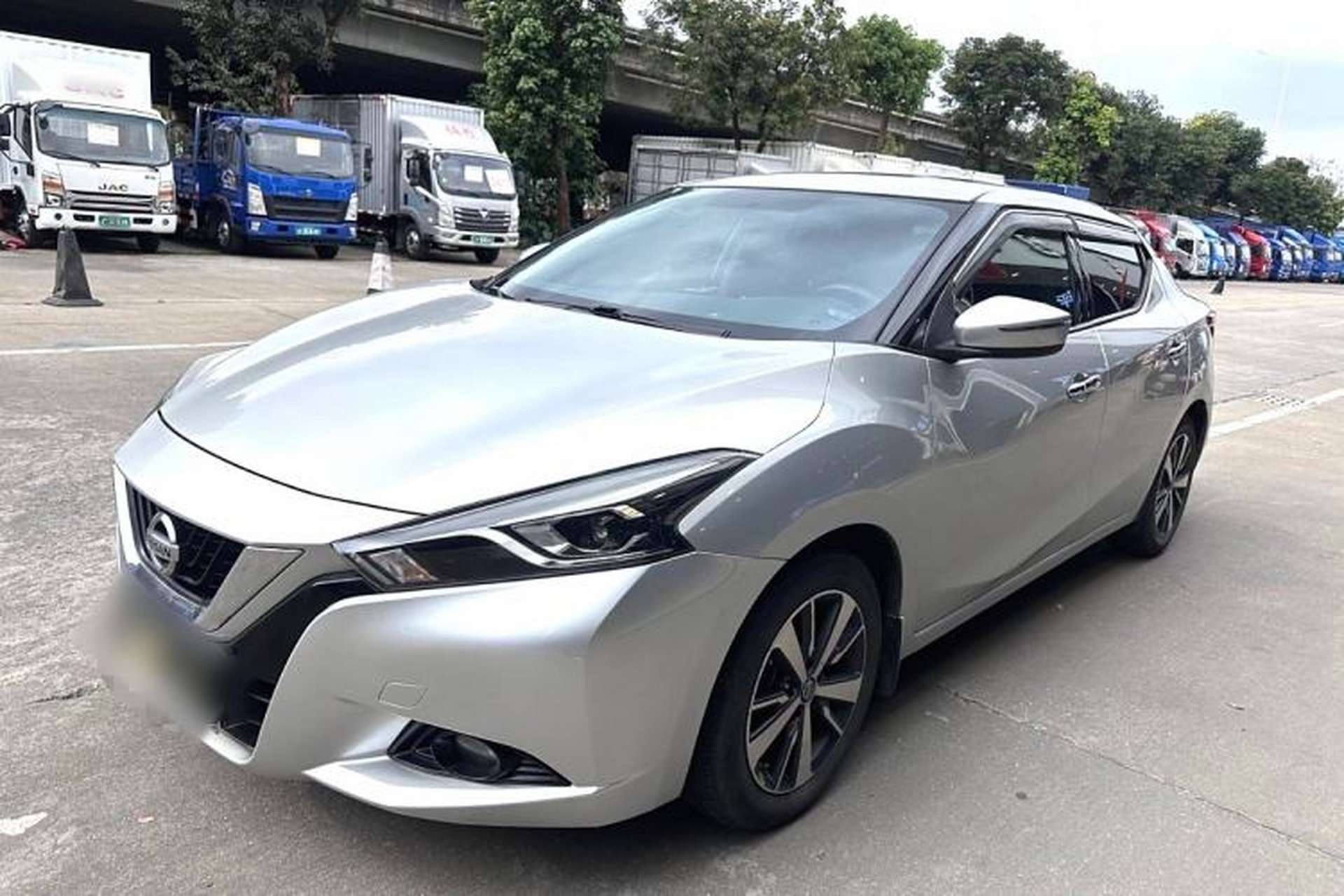 Used Nissan Lannia 2016 1.6L CVT Cool Edition Front Left 45 Deg