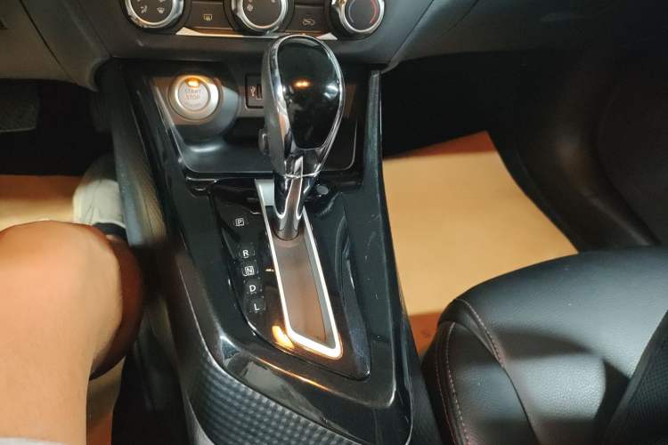 Used Nissan Lannia 2016 1.6L CVT Smart Cool Edition Gear Lever