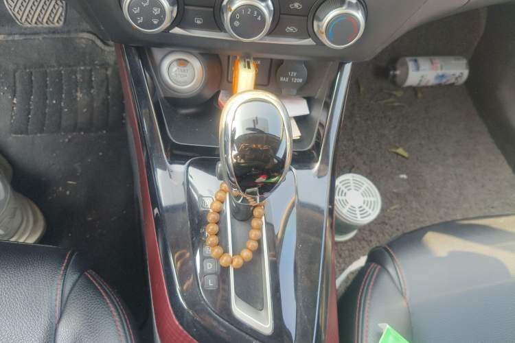 Used Nissan Lannia 2016 1.6L CVT Smart Cool Edition Gear Lever