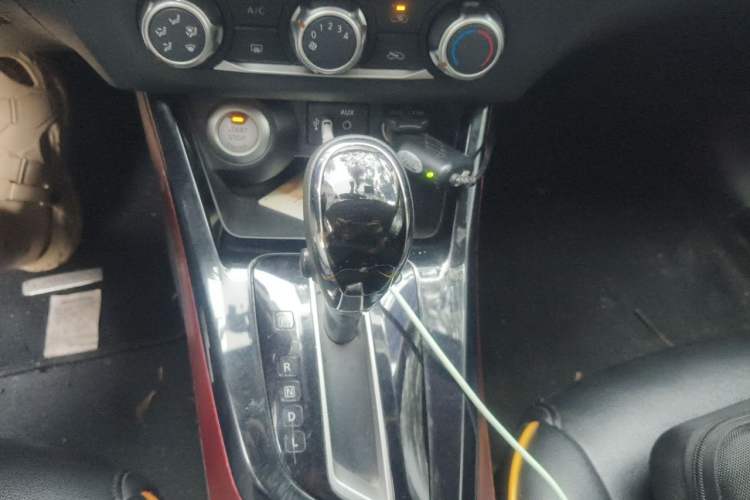 Used Nissan Lannia 2016 1.6L CVT Smart Cool Edition Gear Lever