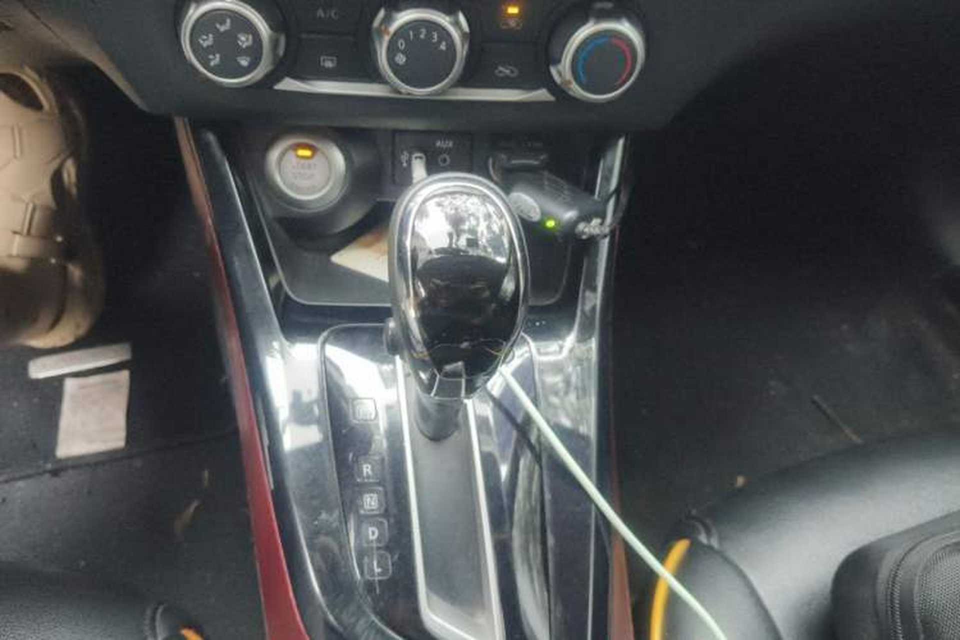 Used Nissan Lannia 2016 1.6L CVT Smart Cool Edition Gear Lever