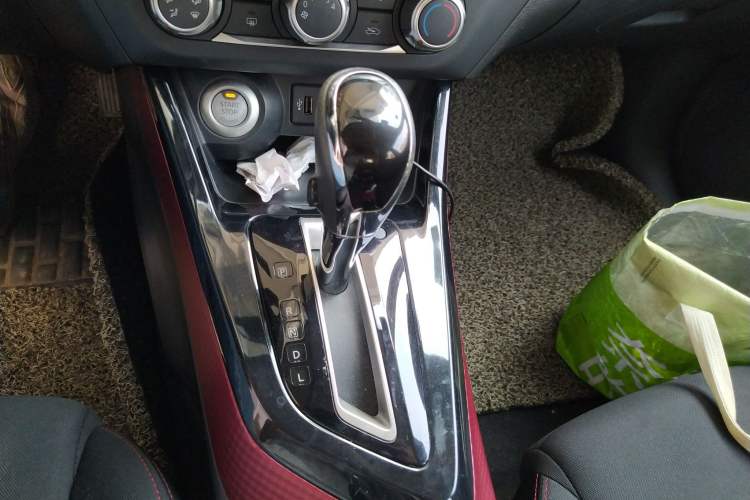 Used Nissan Lannia 2016 1.6L CVT Smart Cool Edition Gear Lever