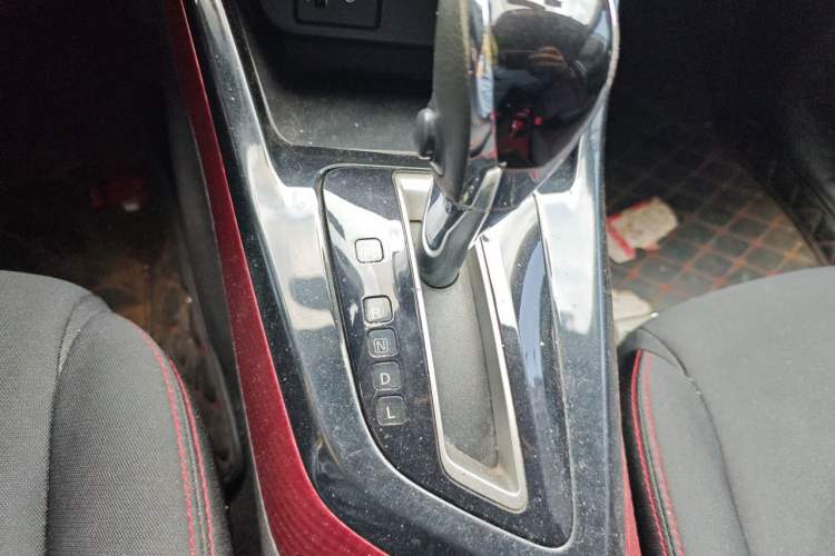 Used Nissan Lannia 2016 1.6L CVT Cool Edition Gear Lever