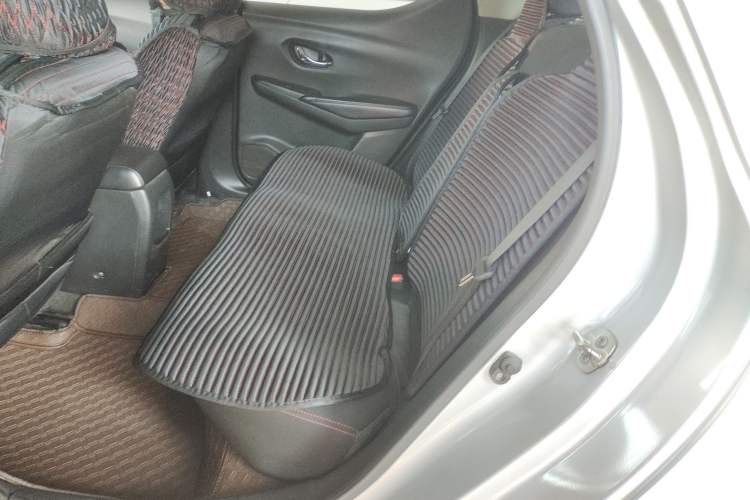 Used Nissan Lannia 2016 1.6L CVT Smart Cool Edition Interior 1