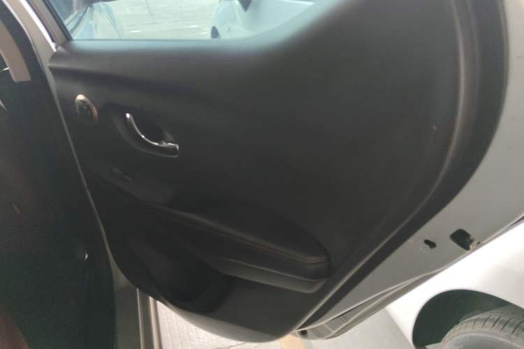 Used Nissan Lannia 2016 1.6L CVT Cool Edition Interior 6