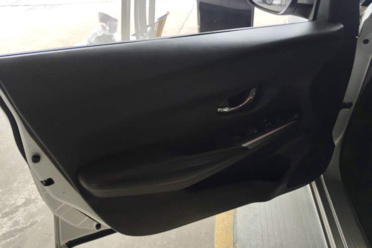 Used Nissan Lannia 2016 1.6L CVT Cool Edition Interior 7