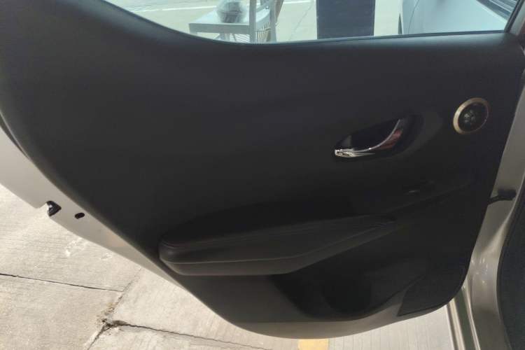 Used Nissan Lannia 2016 1.6L CVT Cool Edition Interior 8