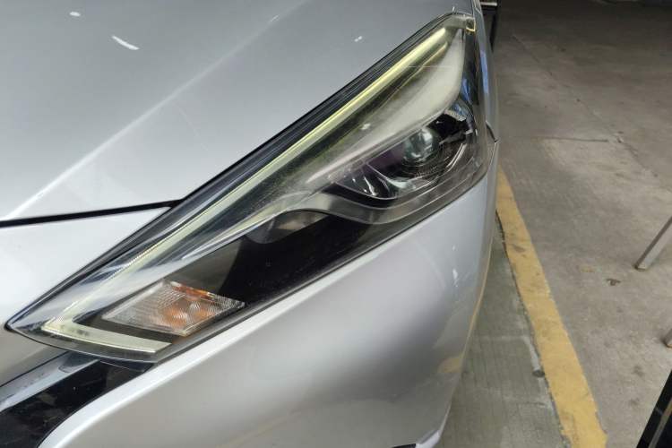 Used Nissan Lannia 2016 1.6L CVT Cool Edition Left Front Headlight