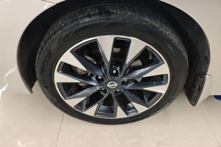 Used Nissan Lannia 2016 1.6L CVT Smart Cool Edition Left Front Wheel Hub