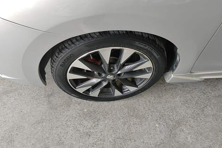 Used Nissan Lannia 2016 1.6L CVT Smart Cool Edition Left Front Wheel Hub