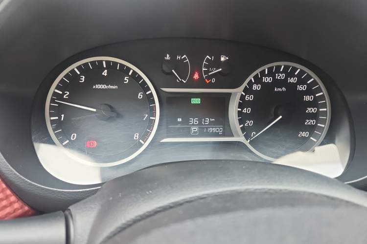 Used Nissan Lannia 2016 1.6L CVT Smart Cool Edition Odometer Close Up