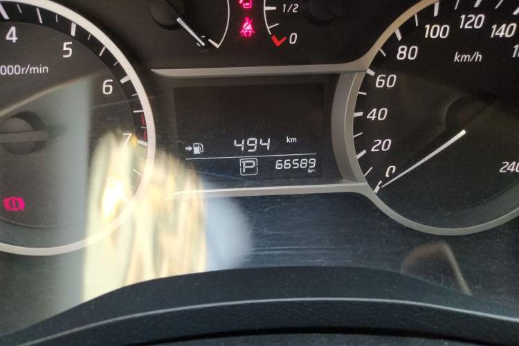Used Nissan Lannia 2016 1.6L CVT Smart Cool Edition Odometer Close Up