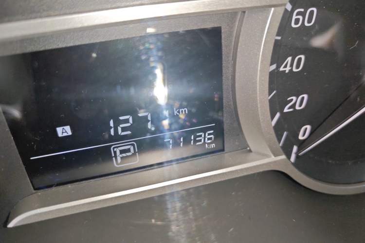 Used Nissan Lannia 2016 1.6L CVT Smart Cool Edition Odometer Close Up