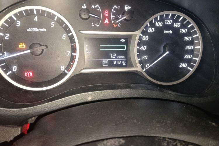 Used Nissan Lannia 2016 1.6L CVT Smart Cool Edition Odometer Close Up