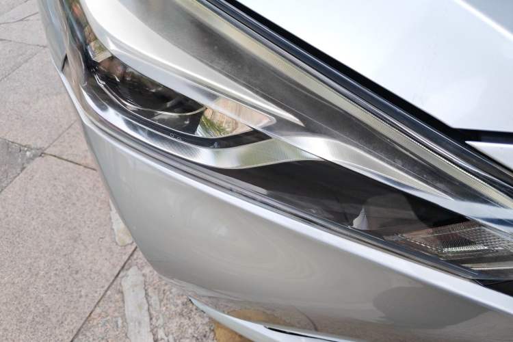 Used Nissan Lannia 2016 1.6L CVT Smart Cool Edition Right Front Headlight