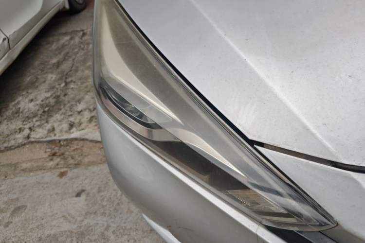 Used Nissan Lannia 2016 1.6L CVT Cool Edition Right Front Headlight