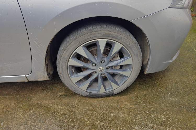 Used Nissan Lannia 2016 1.6L CVT Smart Cool Edition Right Front Wheel Hub