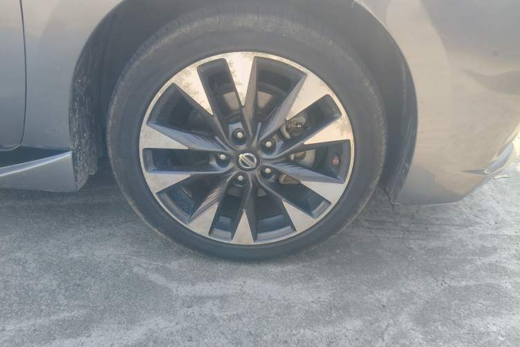 Used Nissan Lannia 2016 1.6L CVT Smart Cool Edition Right Front Wheel Hub