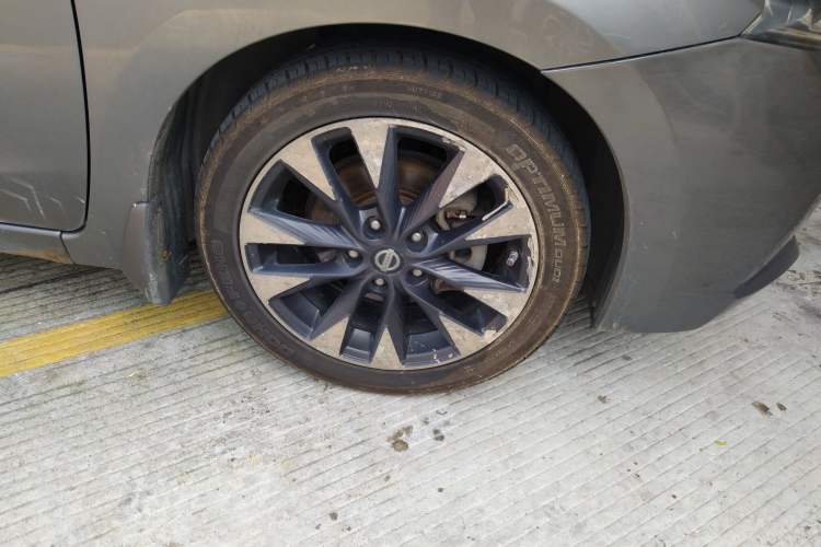 Used Nissan Lannia 2016 1.6L CVT Smart Cool Edition Right Front Wheel Hub