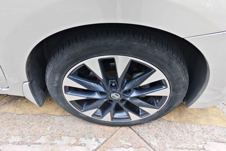 Used Nissan Lannia 2016 1.6L CVT Smart Cool Edition Right Front Wheel Hub