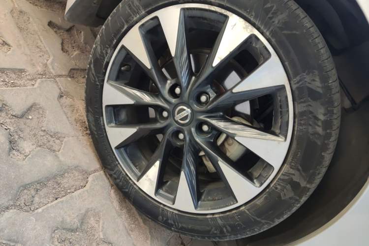 Used Nissan Lannia 2016 1.6L CVT Smart Cool Edition Right Front Wheel Hub