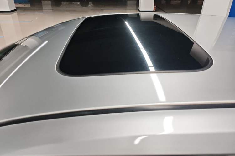 Used Nissan Lannia 2016 1.6L CVT Smart Cool Edition Roof