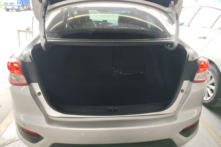Used Nissan Lannia 2016 1.6L CVT Cool Edition Trunk