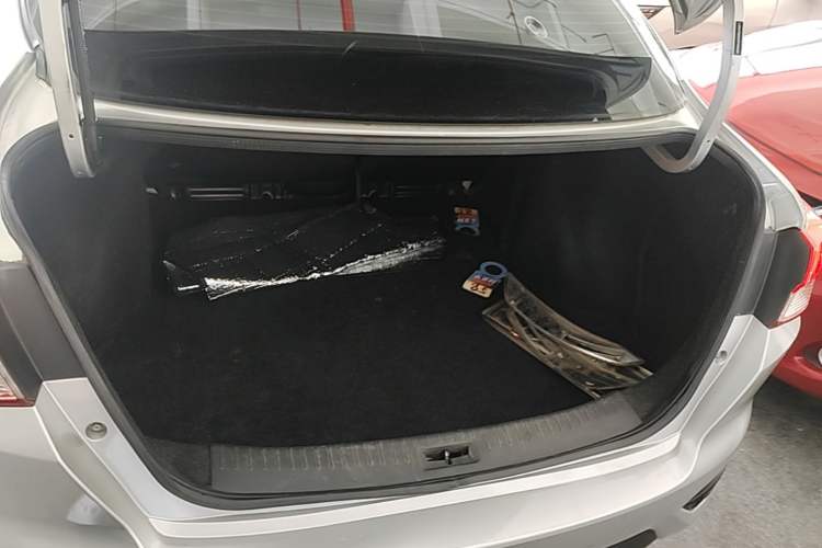 Used Nissan Lannia 2016 1.6L CVT Smart Cool Edition Trunk