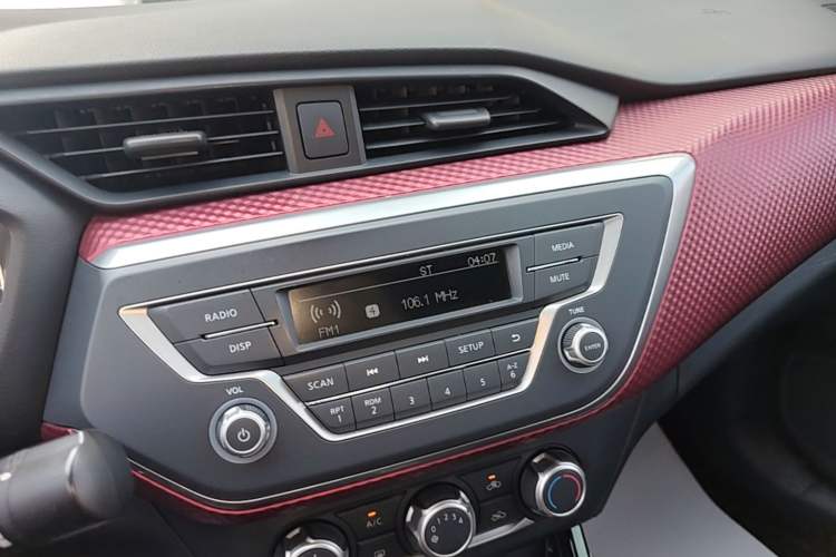 Used Nissan Lannia 2016 1.6L CVT Cool Edition Audio And AC Panel