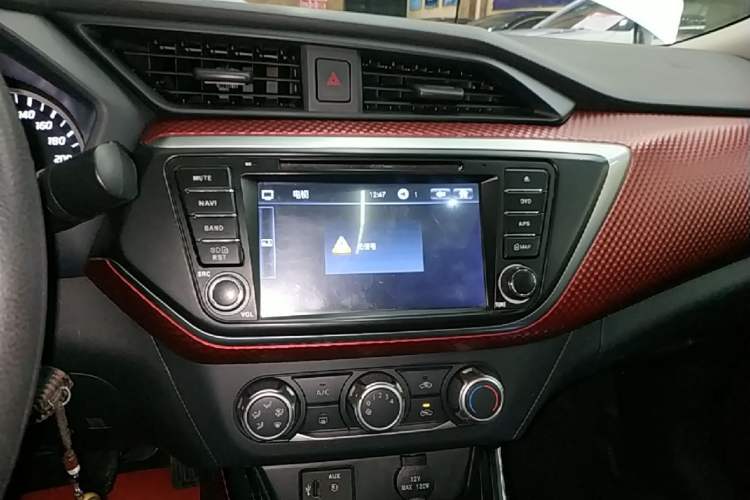 Used Nissan Lannia 2016 1.6L Manual Cool Edition Audio And AC Panel