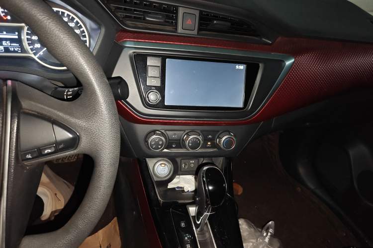 Used Nissan Lannia 2016 1.6L CVT Smart Cool Edition Audio And AC Panel